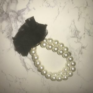 Elegant pearl bracelet